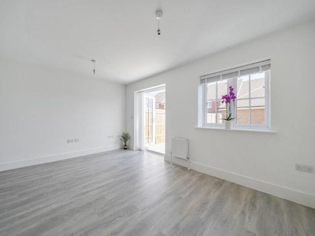 House for rent in Romford, Sandown Park