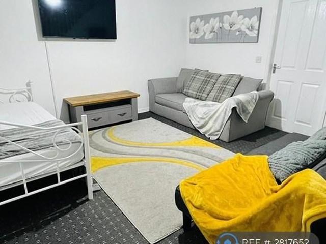 House for rent in Calderstones