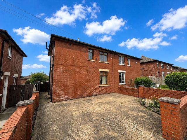 House for rent in Lady House, Burnedge