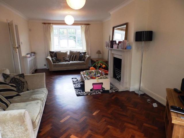 House for rent in Lower Green Esher, Blackhills