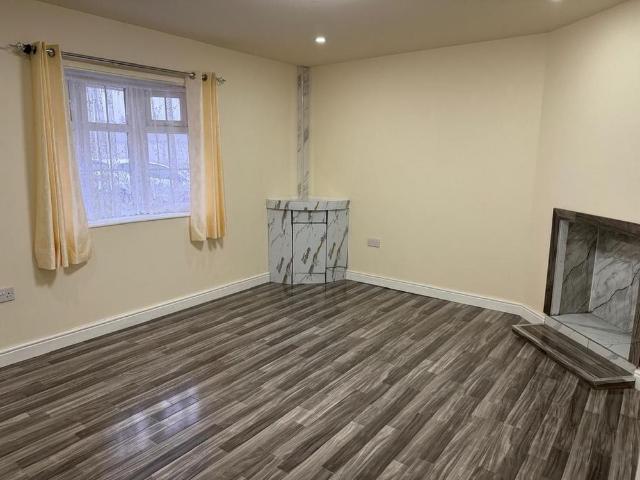 House for rent in Dixons Green, West Midlands