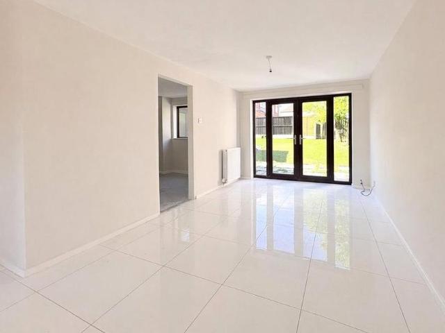 House for rent in Calderstones