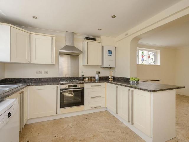 House for rent in Lower Green Esher, Blackhills