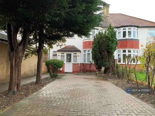 House for rent in Charlton, Greater London