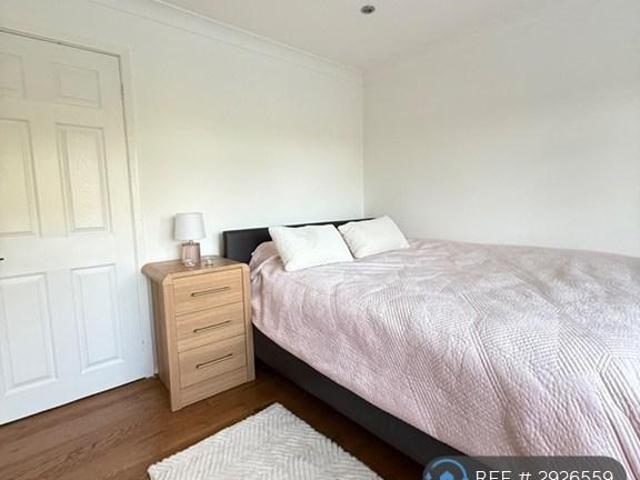 House for rent in Counters End, Pouchen End