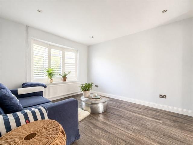 House for rent in Hatching Green, Five Acres