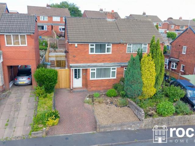 House for rent in Norton-Le-Moors, Stoke-on-Trent