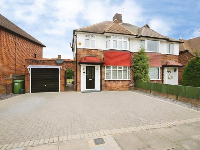 House for rent in Lower Halliford, Surrey