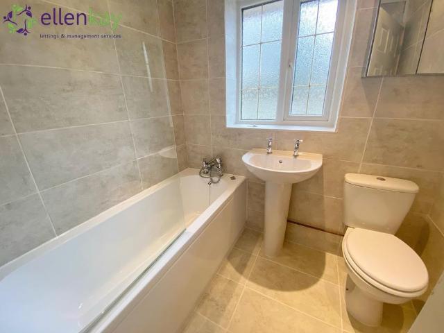 House for rent in Lady House, Burnedge