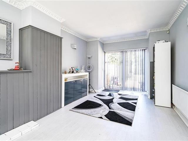 House for rent in Dixons Green, West Midlands