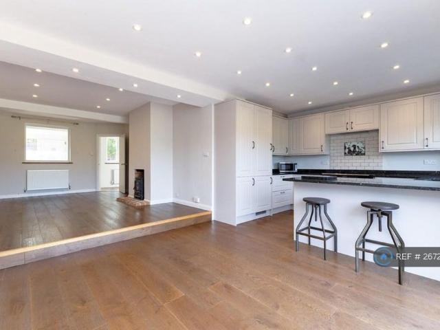 House for rent in Pachesham Park, Surrey