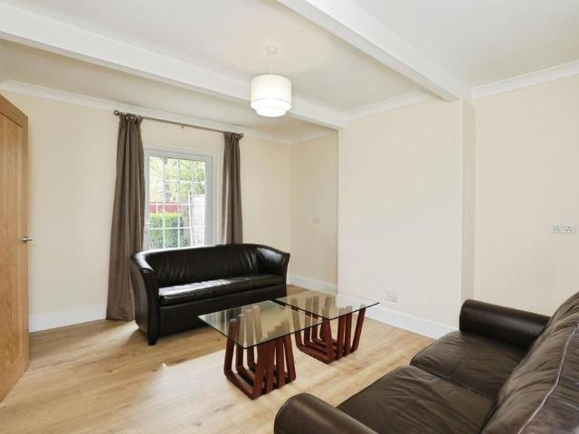 House for rent in London Borough of Ealing, Park Royal