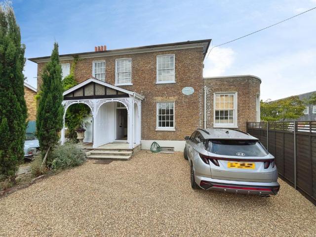 House for rent in Old Windsor