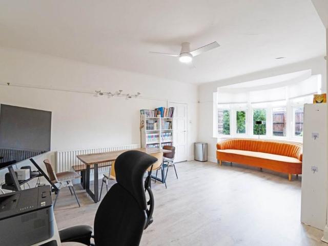 House for rent in Motspur Park, Greater London