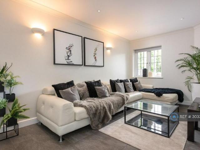 House for rent in Blackhills, Surrey