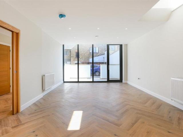 House for rent in Stoneleigh, Ewell