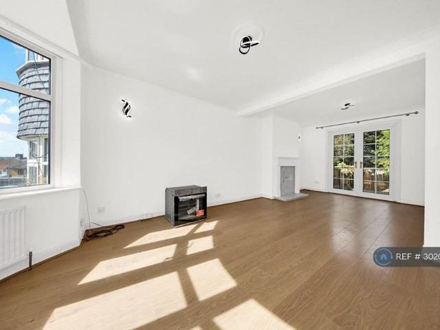 House for rent in London Borough of Redbridge, Greater London