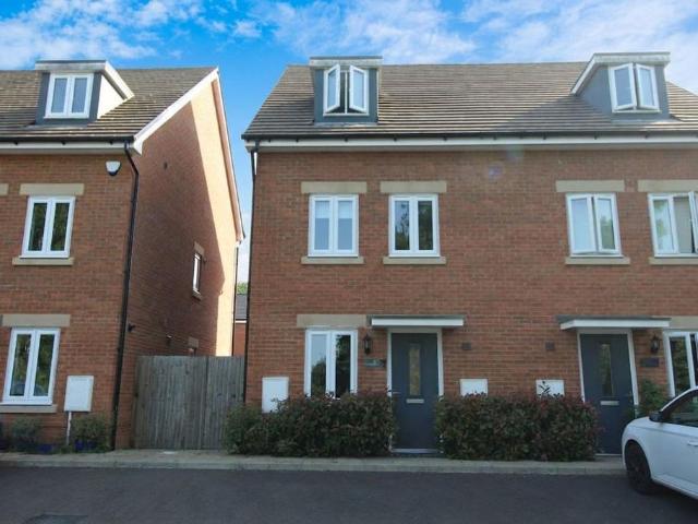 House for rent in Perryfields, West Sussex