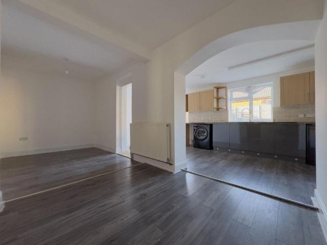 House for rent in Chequers, Gloucester