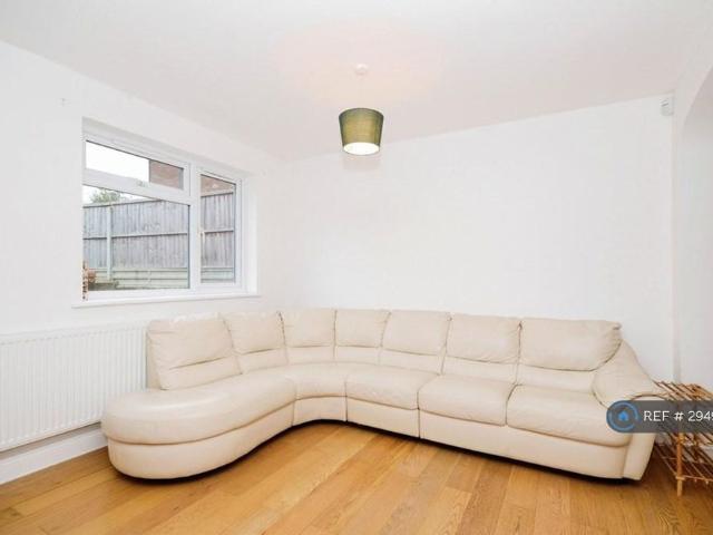 House for rent in Pouchen End, Hertfordshire