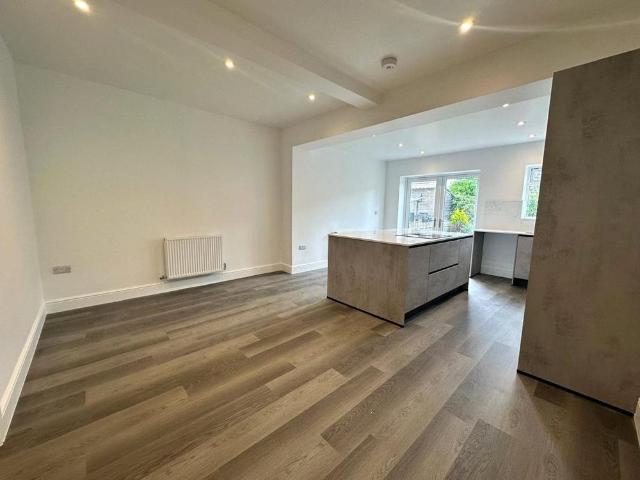 House for rent in Shaw Lane, Guiseley