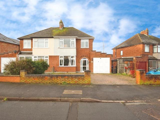 House for rent in Whitnash, Green Close
