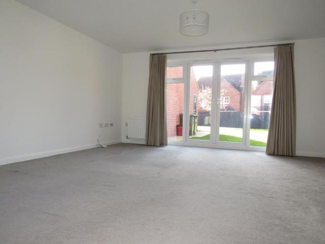 House for rent in Green Close, Warwickshire
