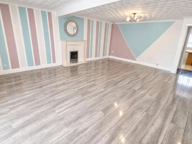 House for rent in Overchurch Hill, Moreton