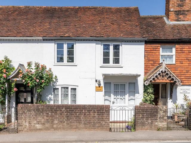 House for rent in Pachesham Park, Surrey
