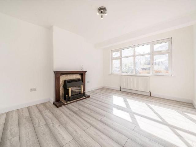 House for rent in London Borough of Ealing, Greater London
