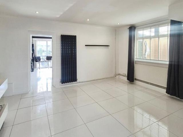 House for rent in Baglan
