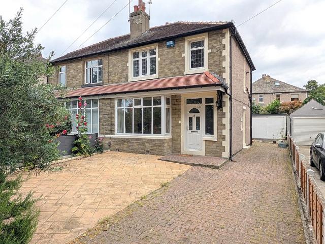 House for rent in Brookfoot, Brighouse