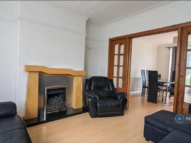 House for rent in Hollin Park, Oakwood