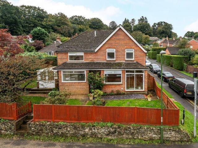 House for rent in Linchmere, Littlecote