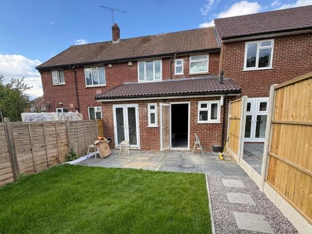 House for rent in Heol-las, Surrey