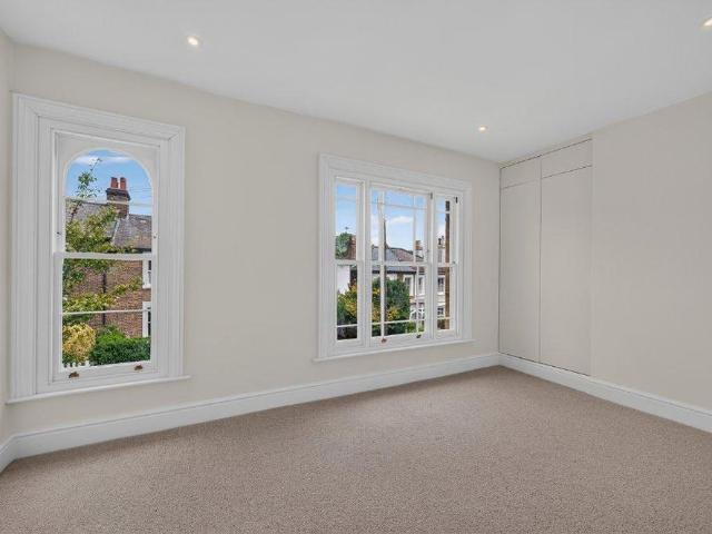House for rent in London Borough of Merton, Raynes Park