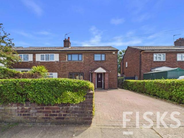 House for rent in Elm Park, Greater London