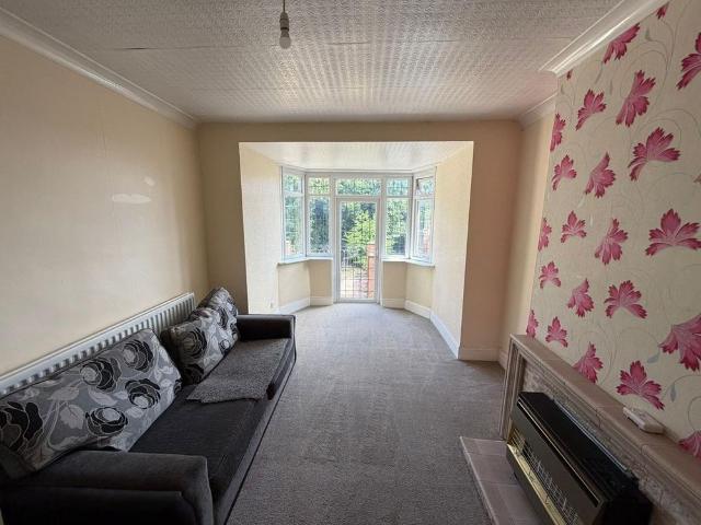 House for rent in Dixons Green, West Midlands