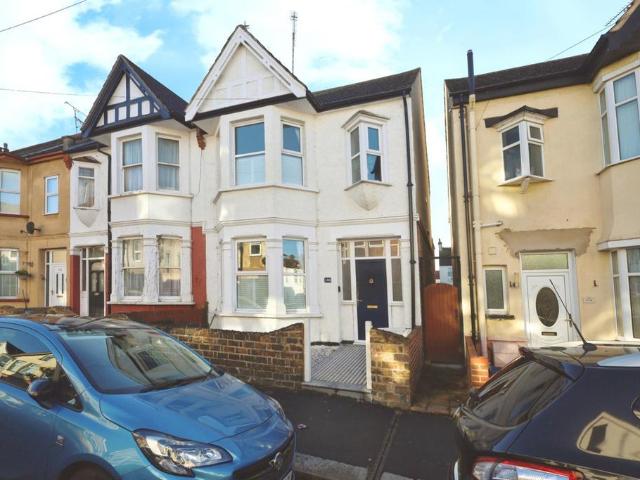 House for rent in Alton Barnes, Essex