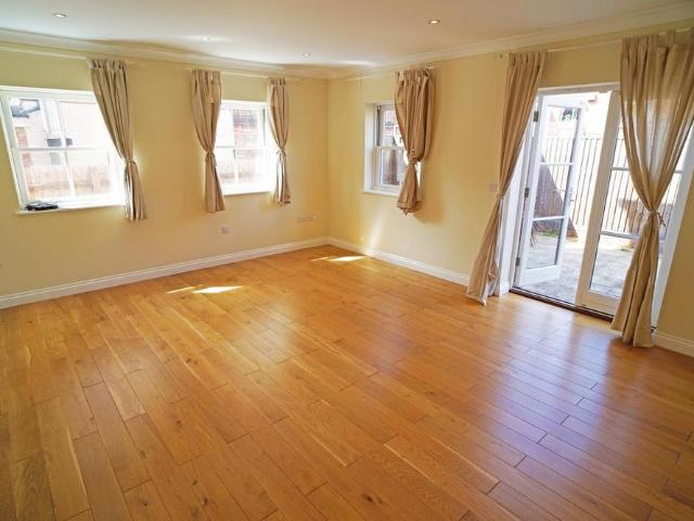 House for rent in Sydenham, Green Close