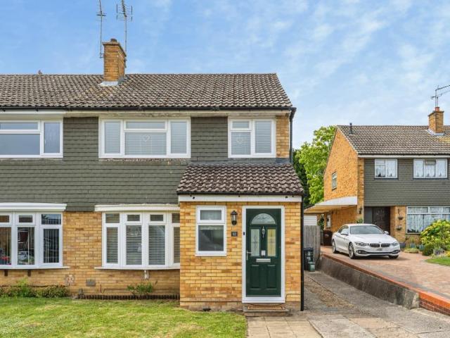 House for rent in Heol-las, Surrey