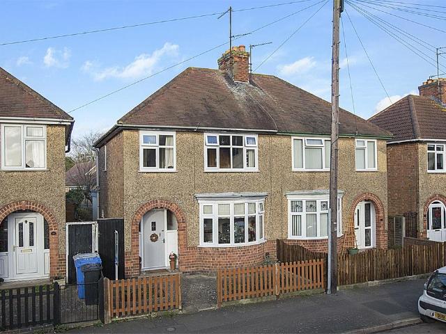 House for rent in Desborough