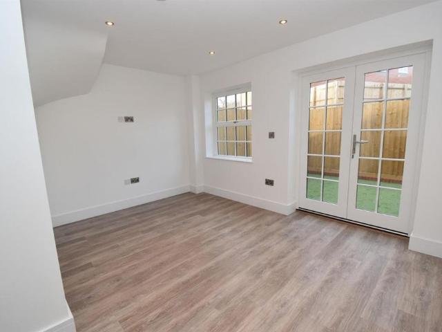 House for rent in Cliff Hill, Green Close