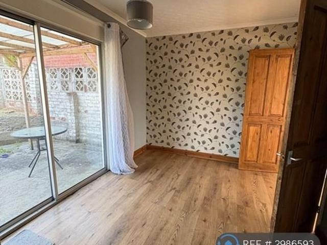 House for rent in Overslade, New Bilton