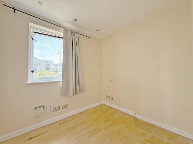 House for rent in London Borough of Hounslow, Strand