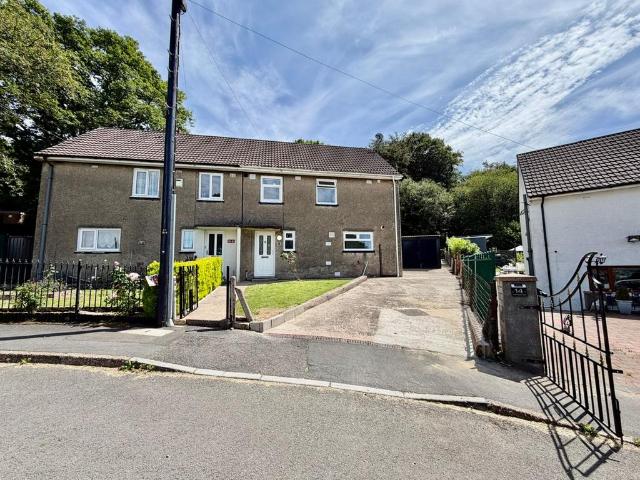 House for rent in Woodfieldside, Croespenmaen