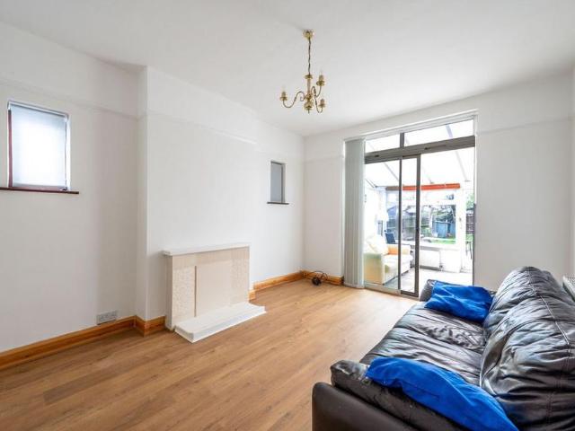 House for rent in London Borough of Merton, Raynes Park