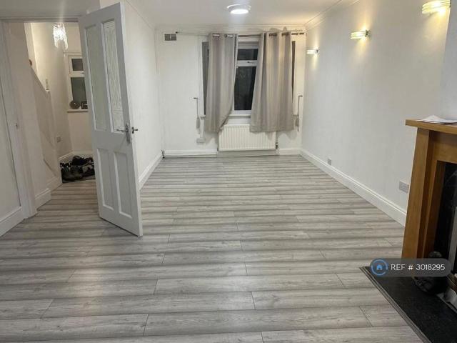 House for rent in Goldthorn Hill, Wolverhampton