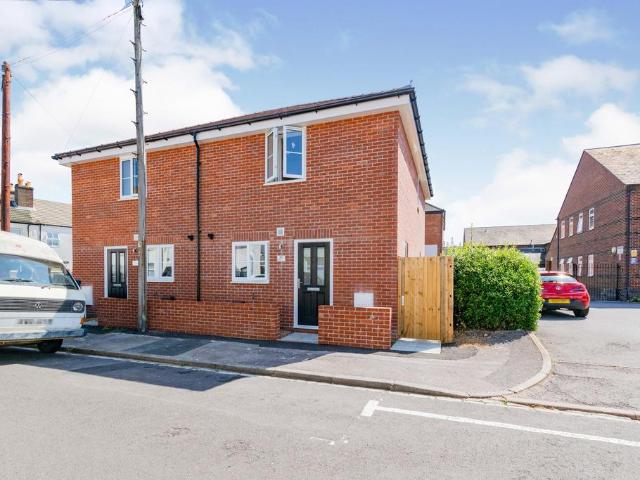 House for rent in Middlecroft, Hampshire