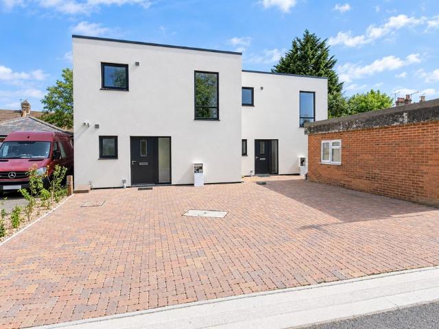 House for rent in Freezywater, Greater London